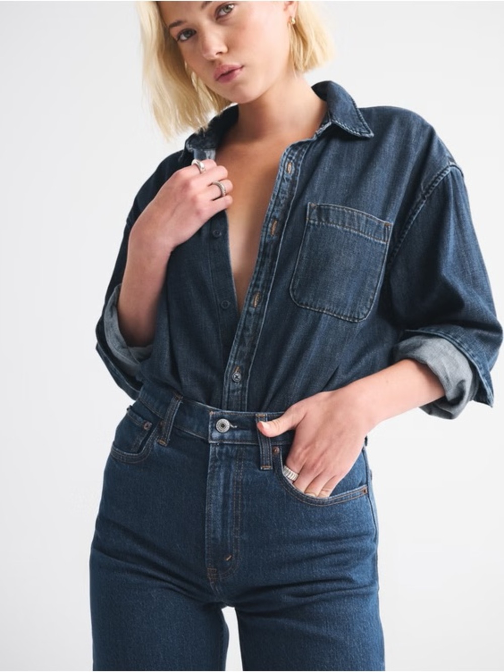 NWT Abercrombie & Fitch | the 90’s Relaxed High Rise Jeans in Dark Blue 25/0R - Picture 3 of 9